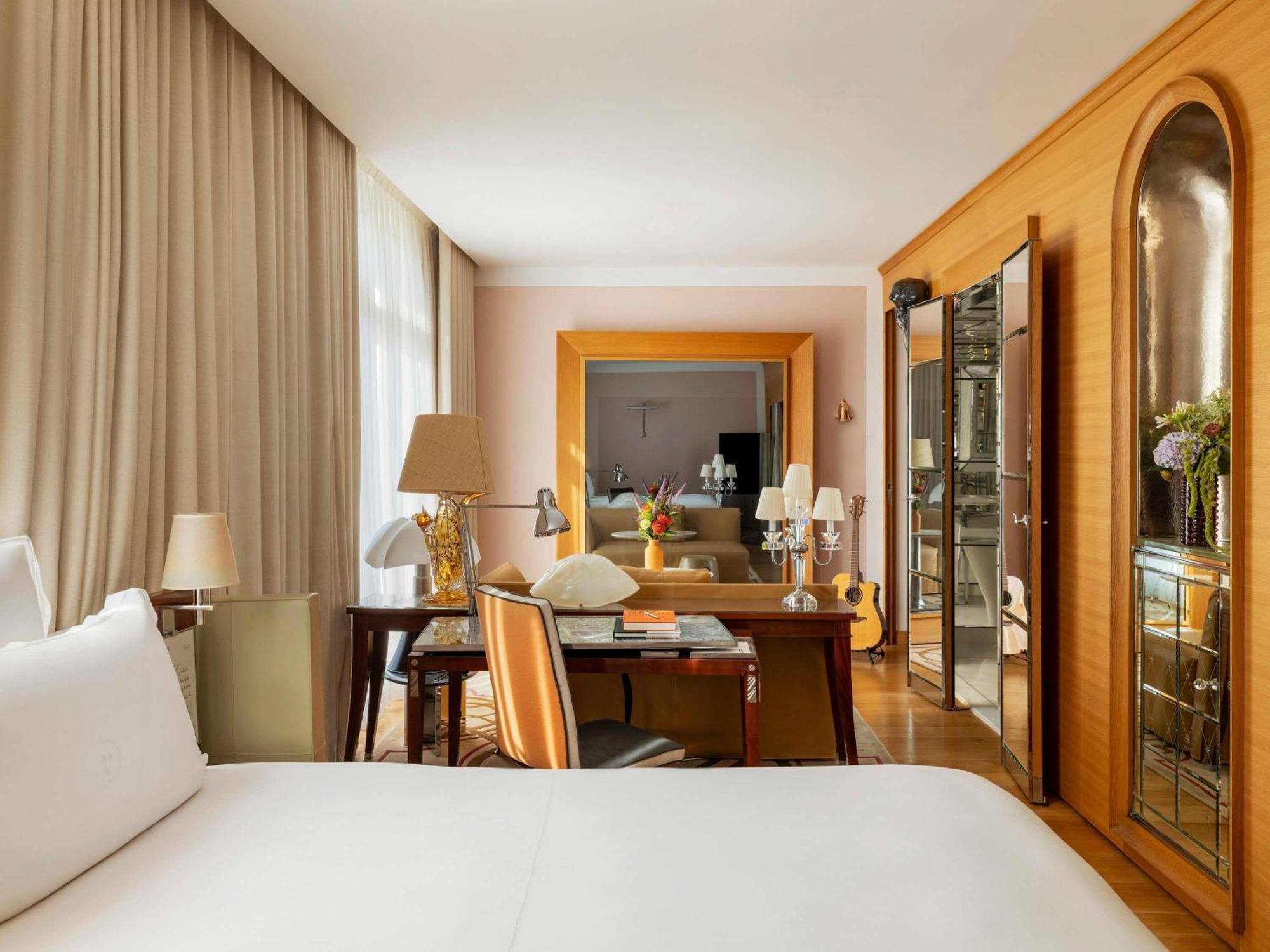 Executive Room,1771715152:JPEG